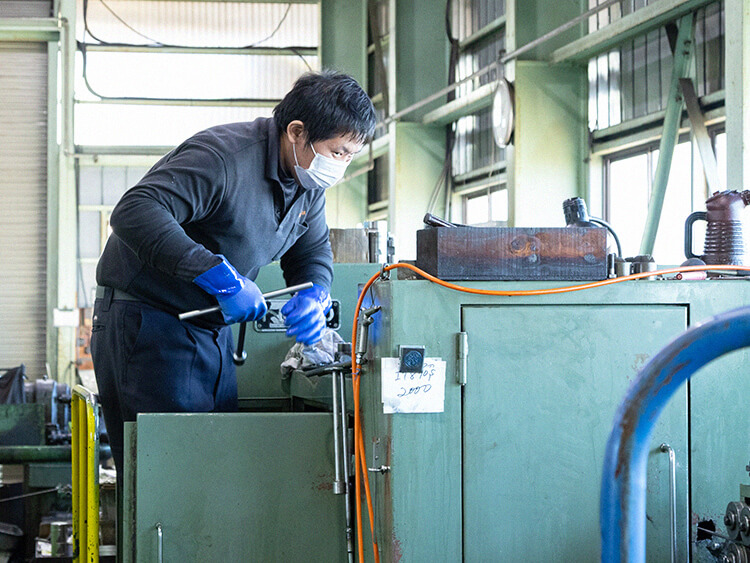 三倉工業の圧造加工