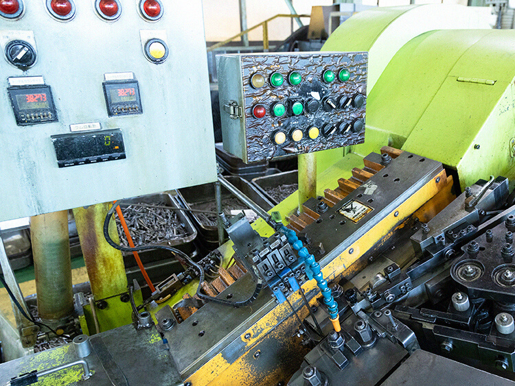 三倉工業のネジ加工